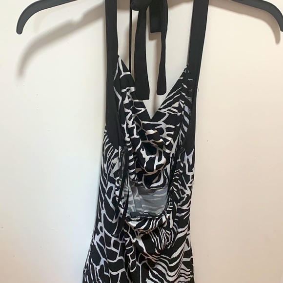 Tie neck open back blouse - Picture 3 of 3